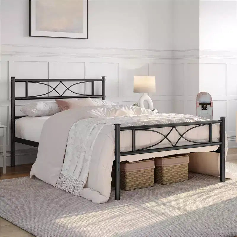 Semplice Struttura Letto in Metallo con Testiera e Pediera dal Design Curvo