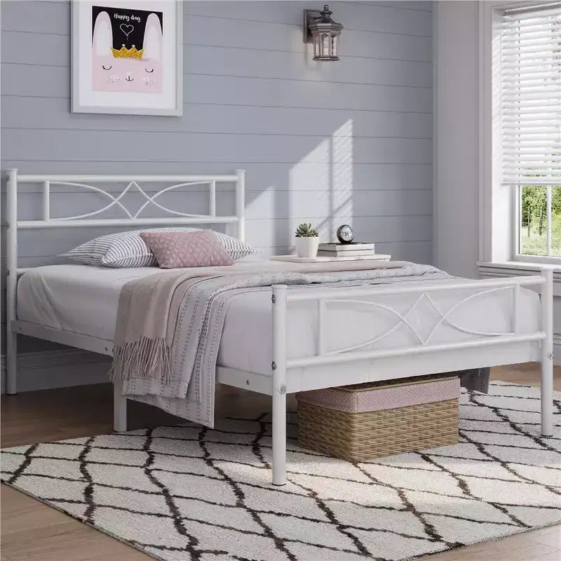 Semplice Struttura Letto in Metallo con Testiera e Pediera dal Design Curvo